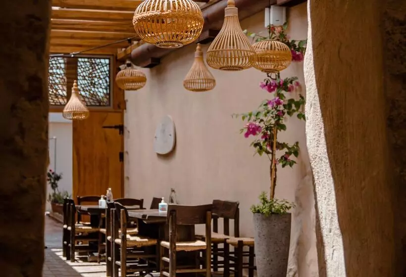 Manili Boutique Suites & Villas