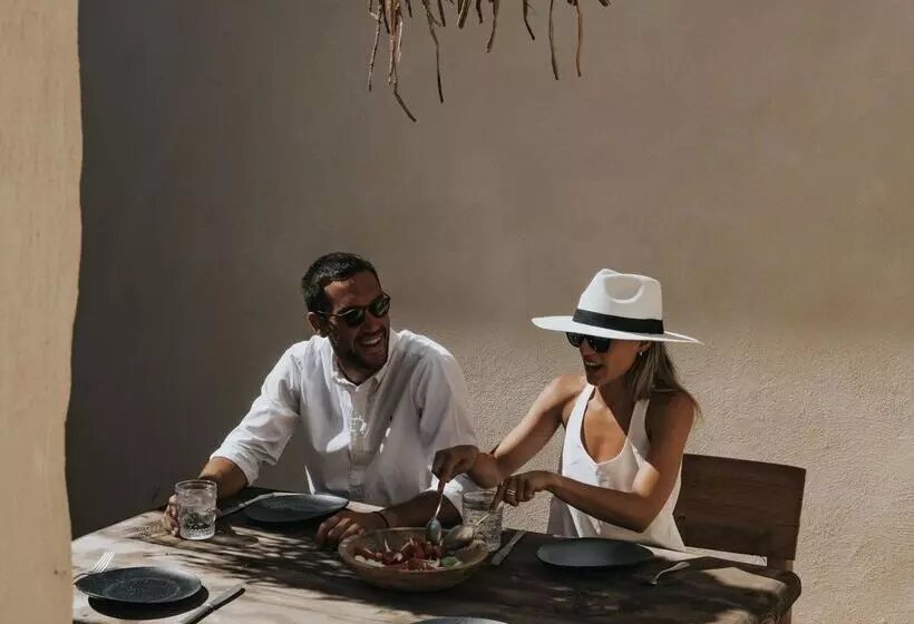 Manili Boutique Suites & Villas