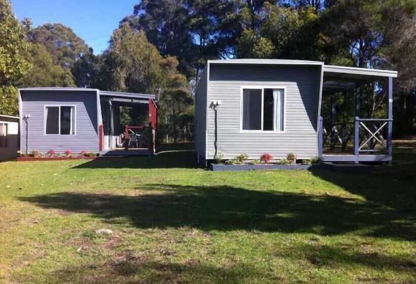 호텔 Mallacoota's Shady Gully Caravan Park