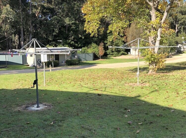 호텔 Mallacoota's Shady Gully Caravan Park