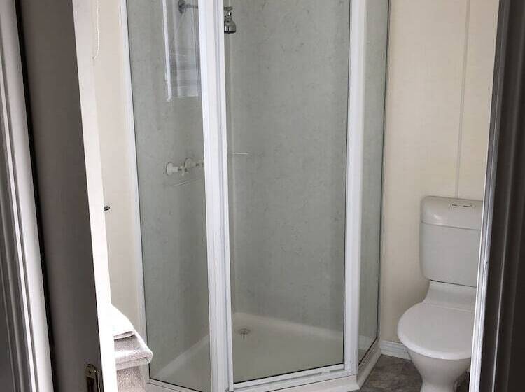 호텔 Mallacoota's Shady Gully Caravan Park