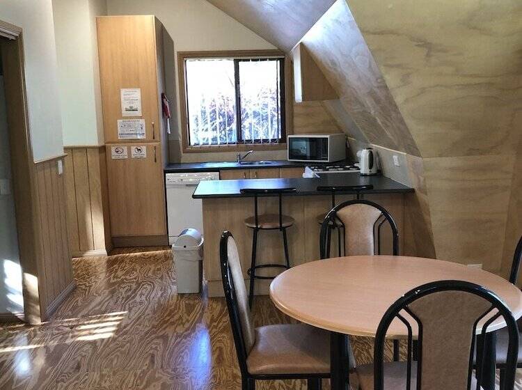 호텔 Mallacoota's Shady Gully Caravan Park