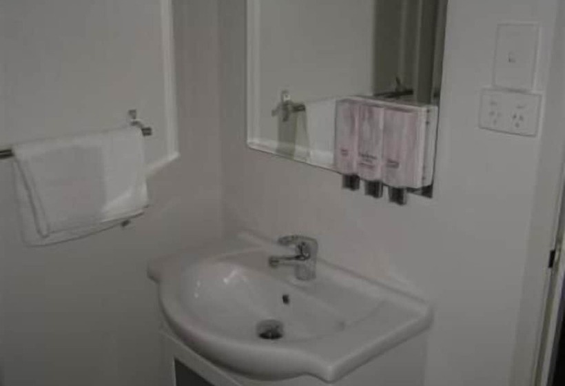 Jolly Collier Hotel Motel