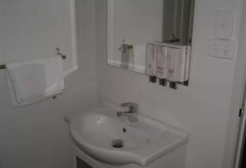 Jolly Collier Hotel Motel