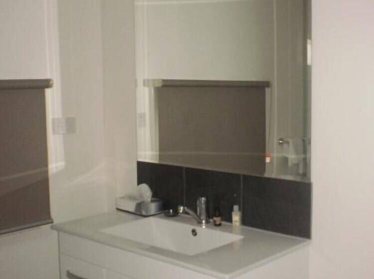 Jolly Collier Hotel Motel