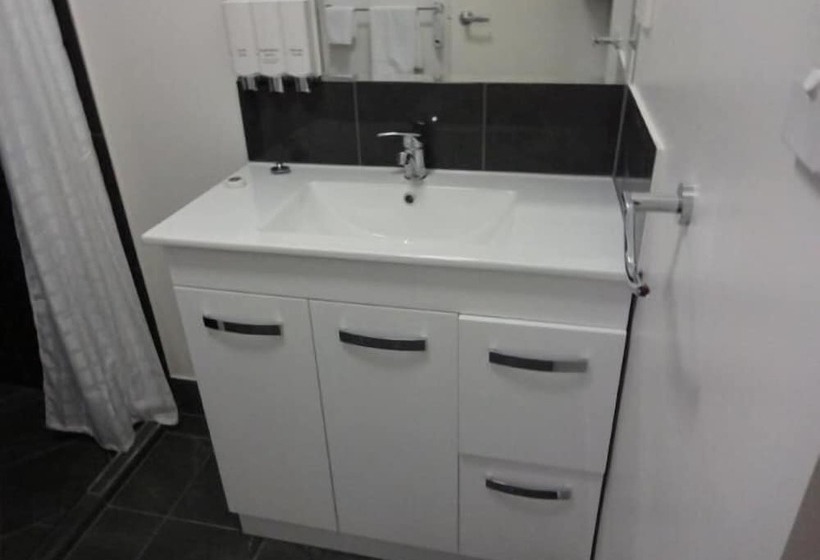 Jolly Collier Hotel Motel