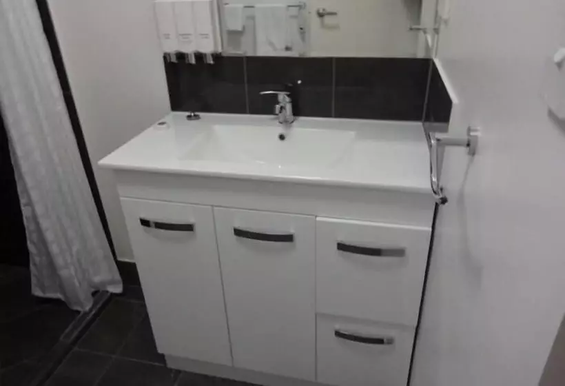 Jolly Collier Hotel Motel