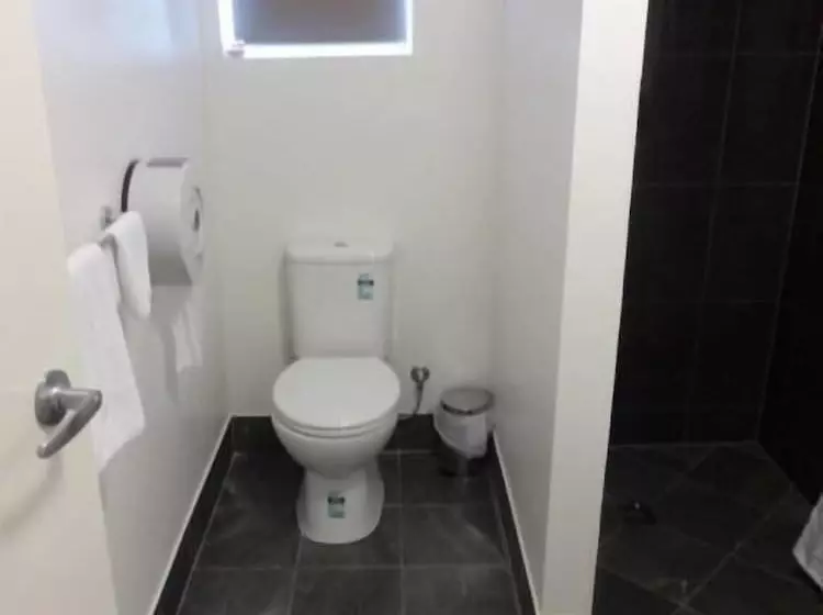 Jolly Collier Hotel Motel