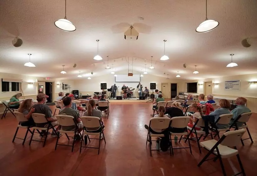 ホテル Narrows Too Camping Resort