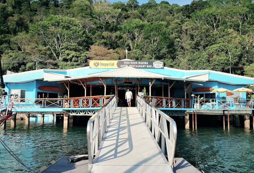 هتل Fish Hook Marina & Lodge