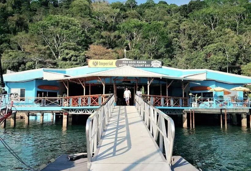 Hotelli Fish Hook Marina & Lodge