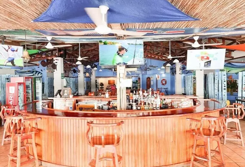 Hotelli Fish Hook Marina & Lodge