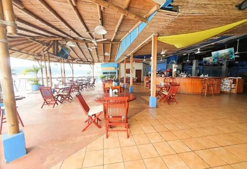 Hotelli Fish Hook Marina & Lodge