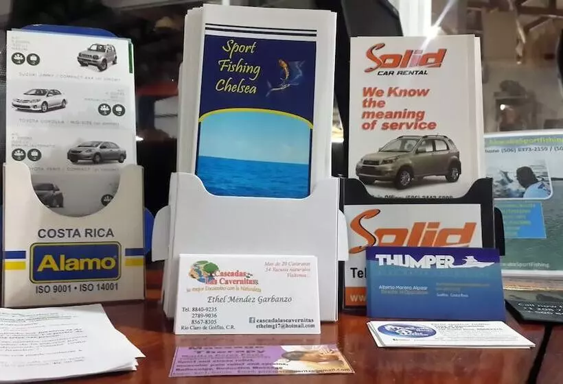 Hotelli Fish Hook Marina & Lodge