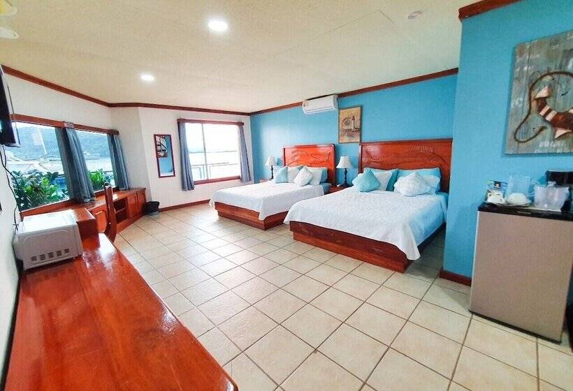 هتل Fish Hook Marina & Lodge