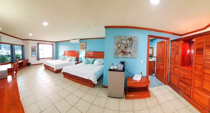 Hotelli Fish Hook Marina & Lodge