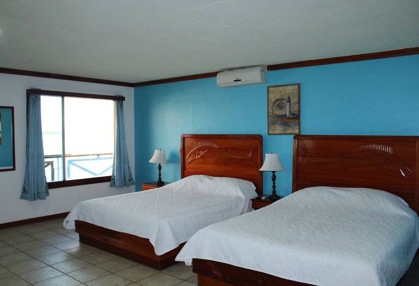 هتل Fish Hook Marina & Lodge