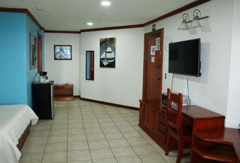 هتل Fish Hook Marina & Lodge