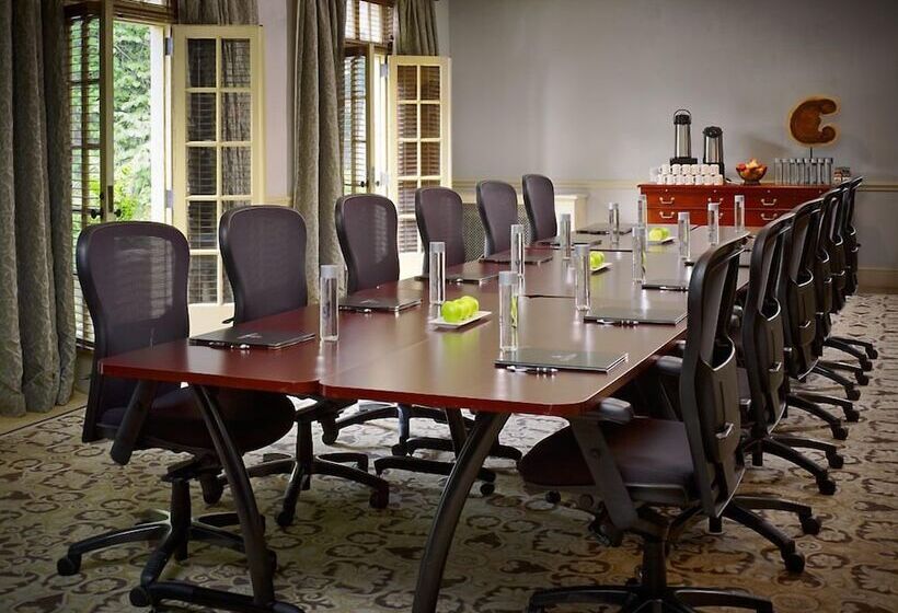 Отель Graylyn Estate