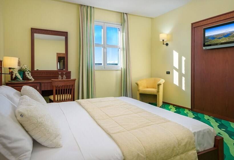 Panzió Cozy Park View Room With Breakfast Included