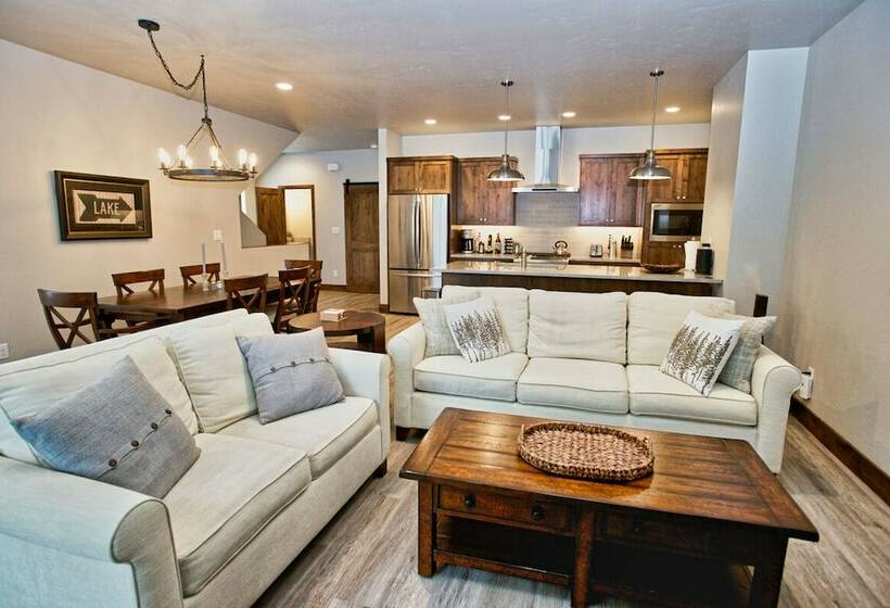 Silverpine Hideaway By Casago Mccall  Donerightmanagement