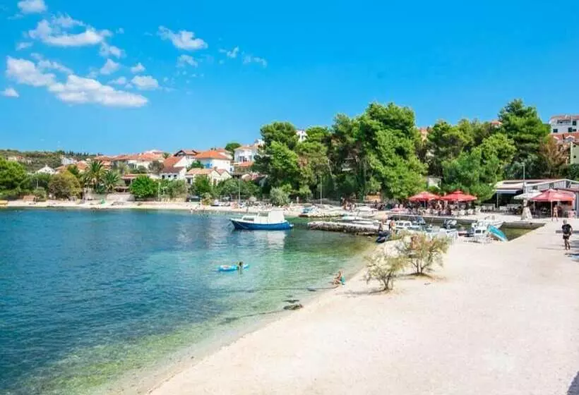 Hotelli Lovely Double Bed Room With Balcony And Sea View