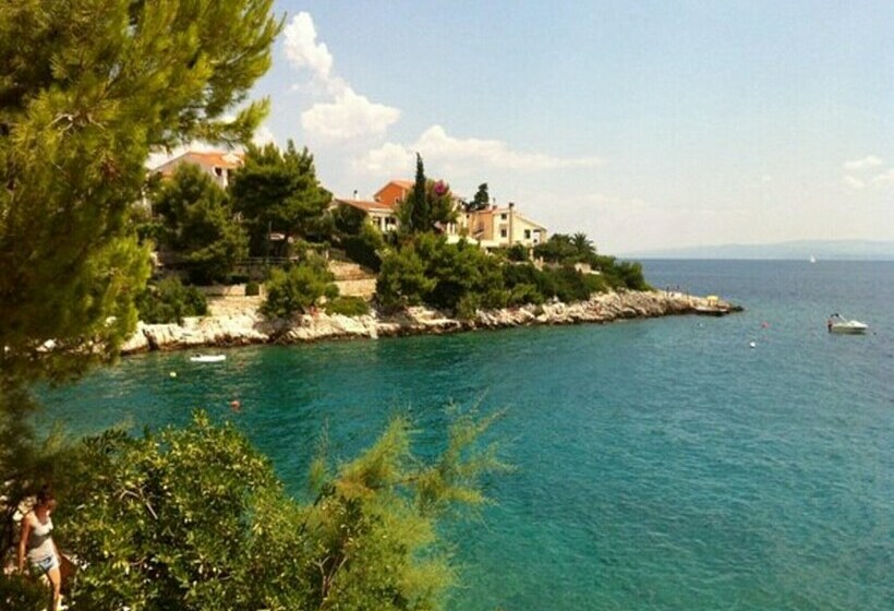 Отель Lovely Double Bed Room With Balcony And Sea View