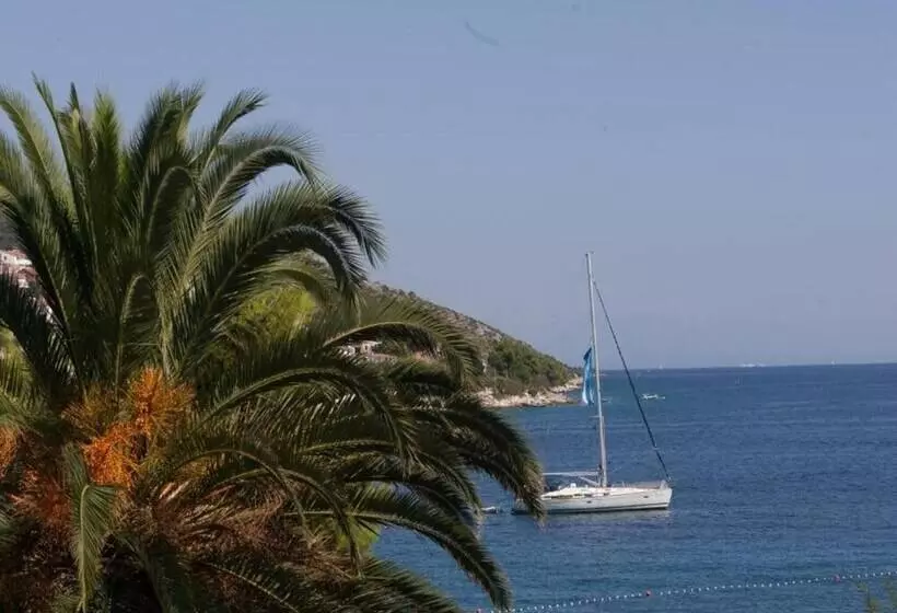 Hotelli Lovely Double Bed Room With Balcony And Sea View