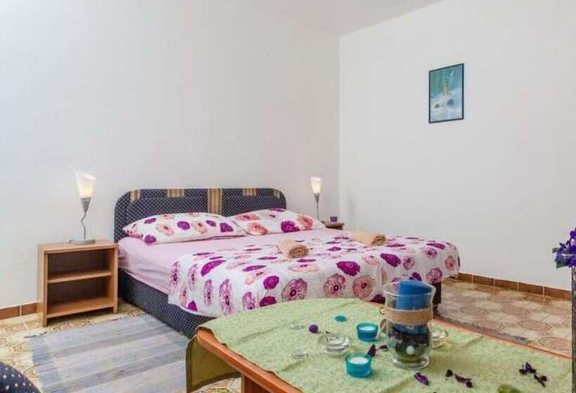 Отель Lovely Double Bed Room With Balcony And Sea View