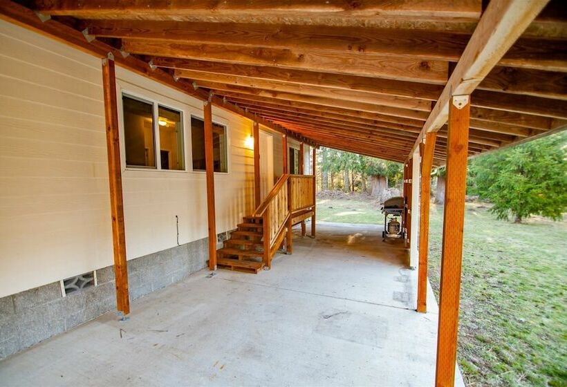 Little Woods Outpost