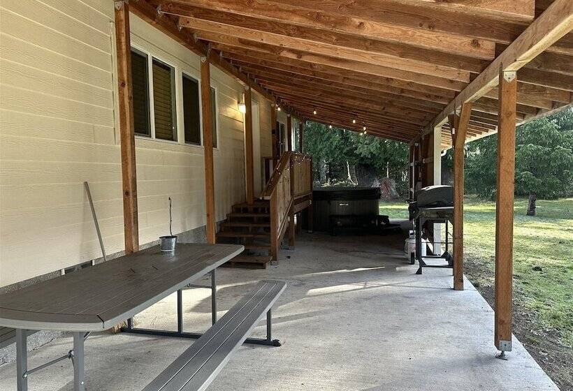 Little Woods Outpost