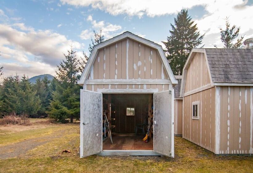 Little Woods Outpost