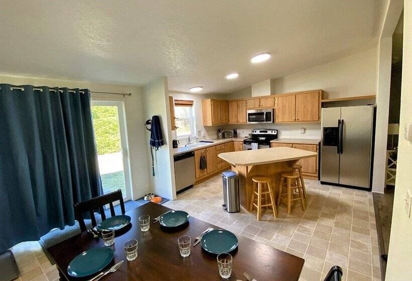 Little Woods Outpost