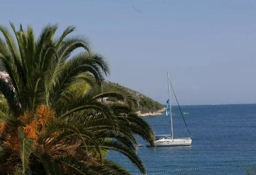 Majatalo Cozy Double Bed Room With Balcony And Garden View