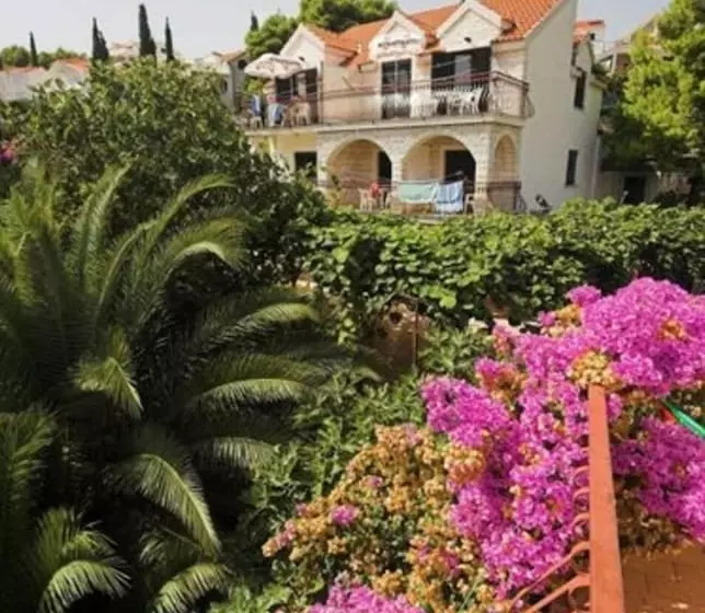 Majatalo Cozy Double Bed Room With Balcony And Garden View