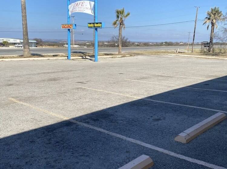 汽车旅馆  Champions Inn