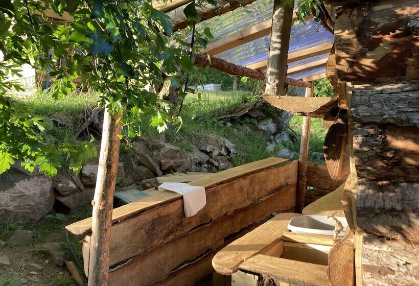 בית מלון כפרי 4 Large Bell Tents & Remote Wood Cabin Sleeps 16