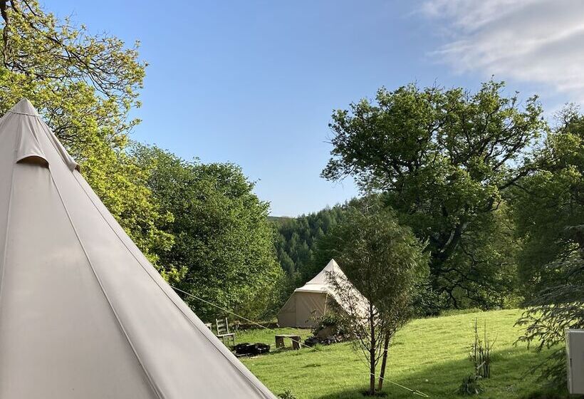 בית מלון כפרי 4 Large Bell Tents & Remote Wood Cabin Sleeps 16