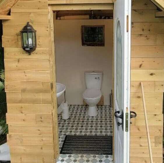 בית מלון כפרי 4 Large Bell Tents & Remote Wood Cabin Sleeps 16