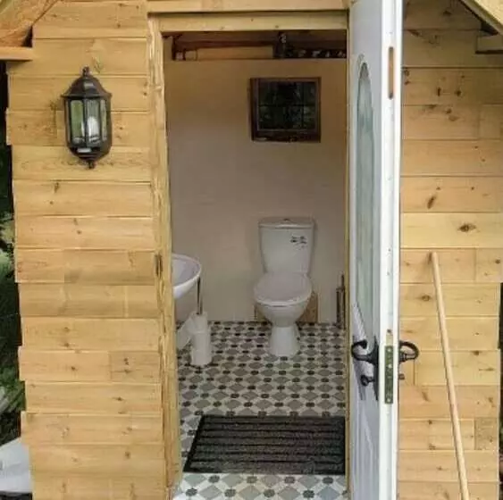 ホテル 4 Large Bell Tents & Remote Wood Cabin   Sleeps 16