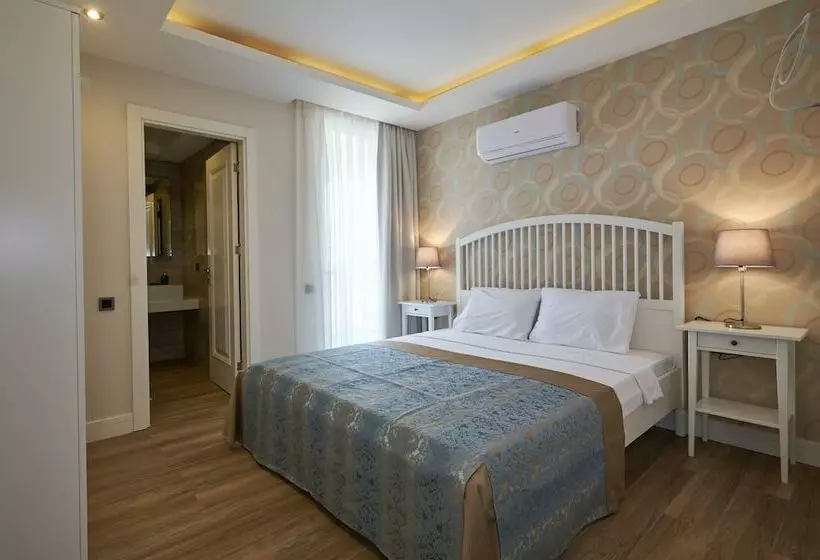 Lara Suite's Apart