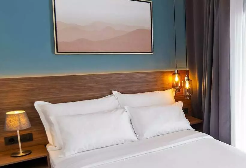 Majatalo Boutiques 76