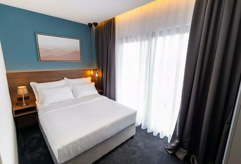 Majatalo Boutiques 76