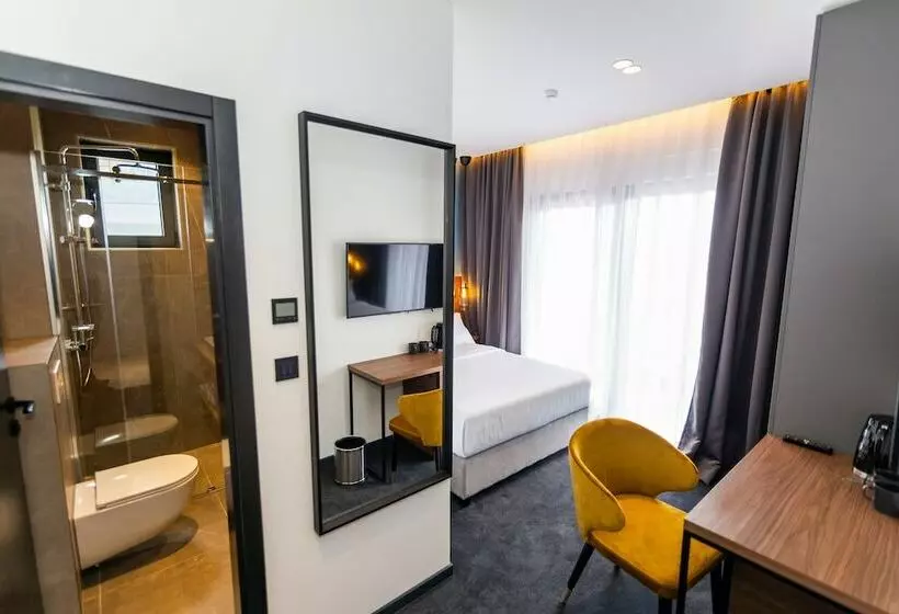 Majatalo Boutiques 76