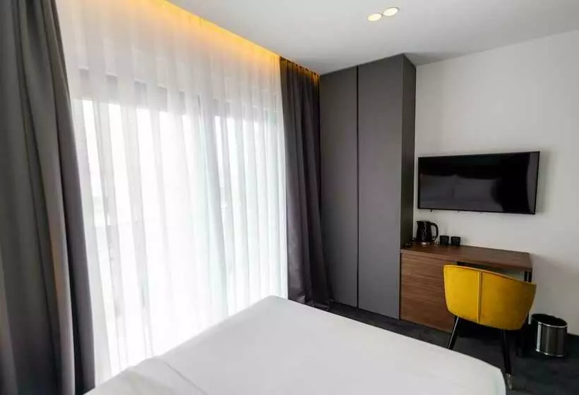 Majatalo Boutiques 76