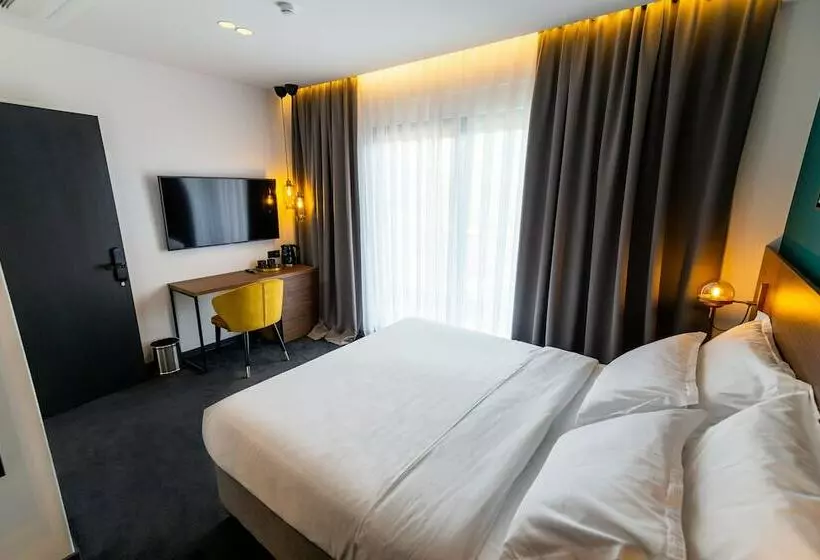 Majatalo Boutiques 76