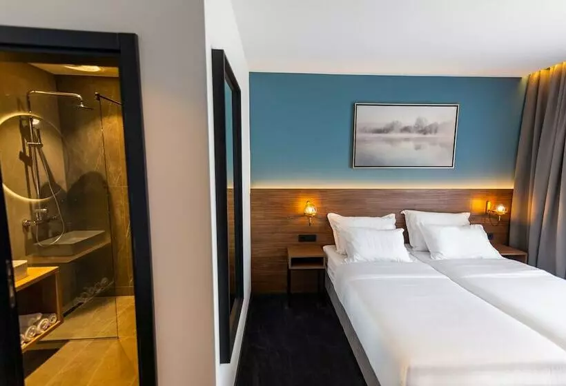 Majatalo Boutiques 76