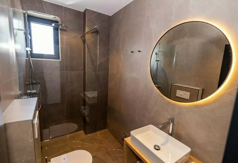 Majatalo Boutiques 76