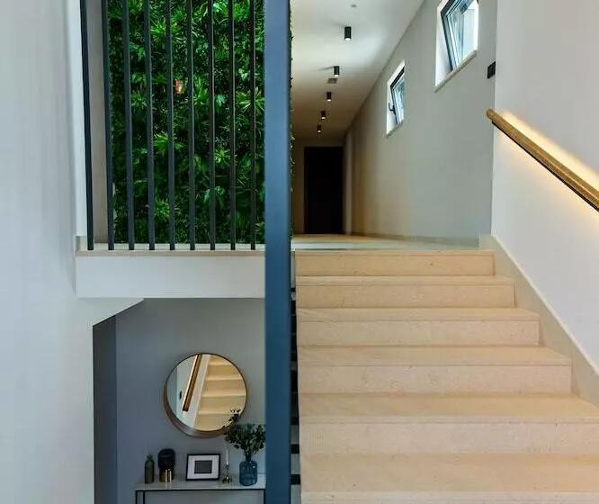 Majatalo Boutiques 76