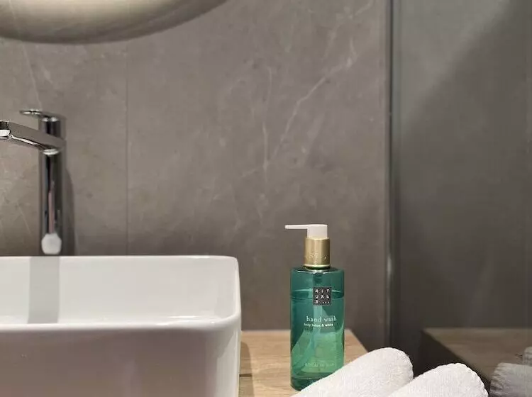 Majatalo Boutiques 76